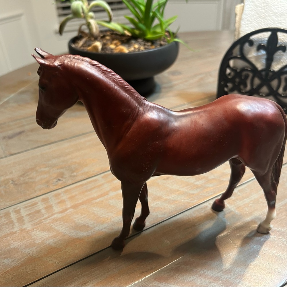 Breyer Jet Run, Chestnut From Trakehner Family
